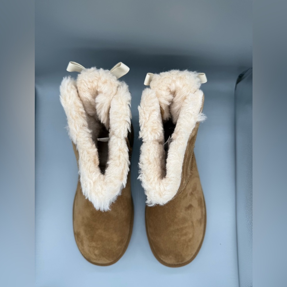 UGG Mini Continuity Bow Boot/Chestnut W/Ivory Ribbon Bow/ NIB - Picture 6 of 10